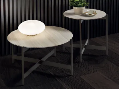 Tavolino rotondo in marmo con base in metallo Iron di Conte
