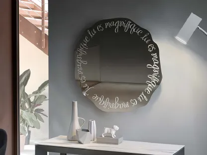 Specchio sagomato con serigrafia Magnifique di Riflessi