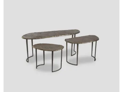 Tavolino Iside in alluminio fuso a terra color Antique Brass, lavorato a mano di Dialma Brown