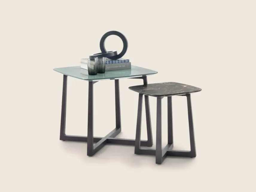 Tavolino Gipsy con top in marmo e struttura in legno massello di Flexform