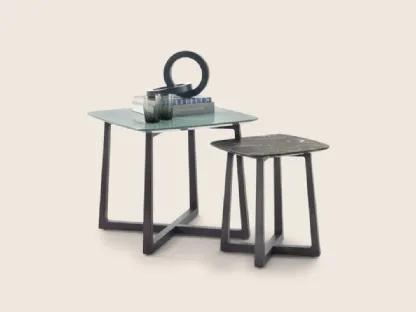 Tavolino Gipsy con top in marmo e struttura in legno massello di Flexform
