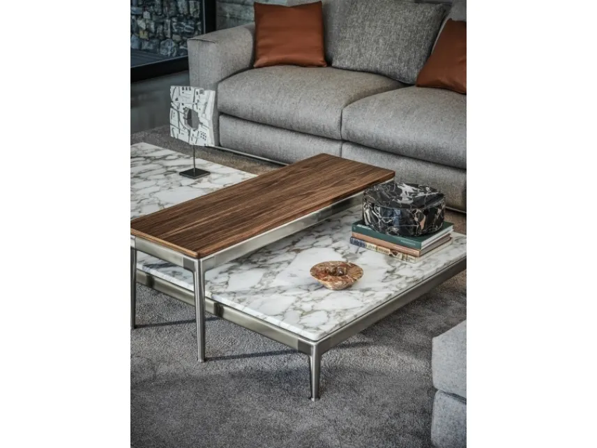 Tavolino Pico con base in alluminio e top in marmo e legno di Flexform