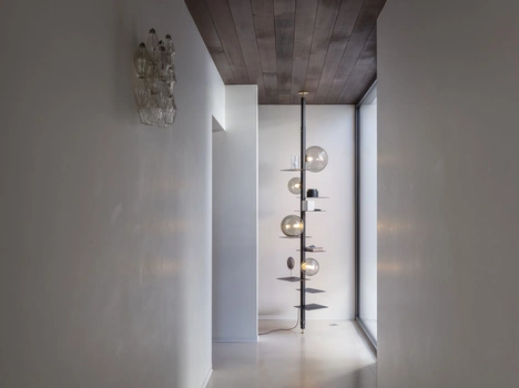 Lampada terra-soffitto Adelaide di Mogg