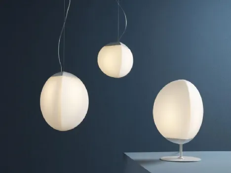 Lampada in vetro soffiato e base plexiglass Fruitfull di Fabbian
