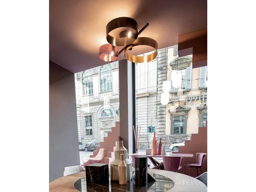 Lampada Led Loop Plafoniera formata da tre anelli in metallo verniciato di Riflessi