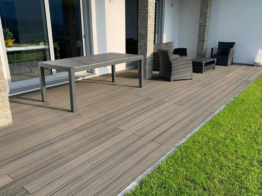 Parquet Outside in fibre di legno e polietilene Teak Ossidato Marina Real di Skema