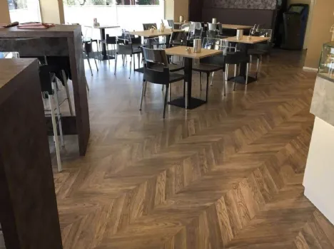 Parquet in laminato Ungherese Rovere Naturale Living Syncro Hydro di Skema