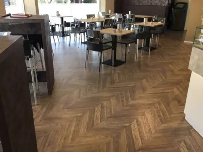 Parquet in laminato Ungherese Rovere Naturale Living Syncro Hydro di Skema