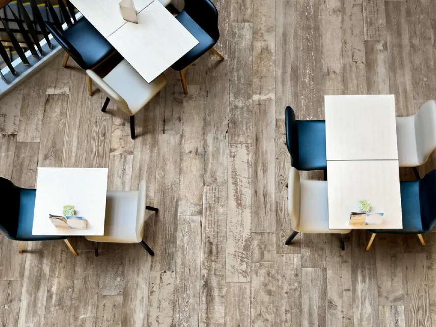 Piastrelle in gres effetto materico legno usate anche per rivestimenti Rivamancina di Tagina