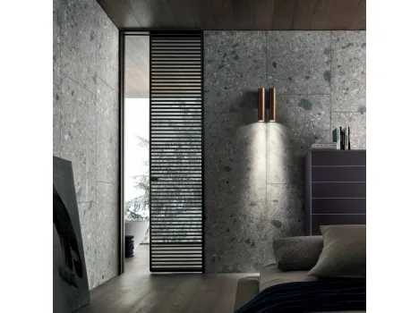 Porta per interni Even in Vetro Grigio trasparente e alluminio finitura Brown di Rimadesio