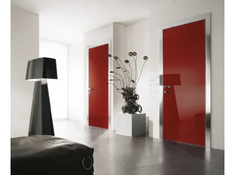 Porta battente Segno con stipiti cromo lucido e pannello cristallo bifacciale mattone di Movi