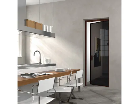 Porta battente Thesi profilo e stipite brown anodizzato e cristallo riflettente grigio di Movi