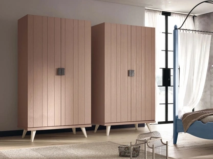 Armadio in legno ad ante battenti KAR di Scandola