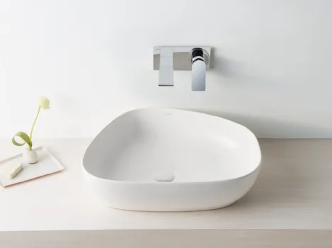 Lavabo da Bagno sagomato Outline in ceramica di Vitra bagno