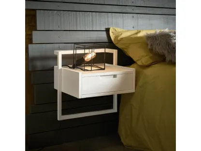 Comodino Vincent realizzato in microparticelle di legno e laccato di Dialma Brown