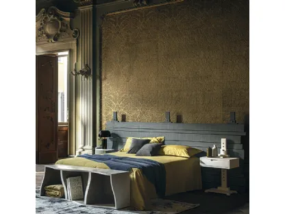 Letto matrimoniale con testiera realizzata in legno massello di Conifera Amanda di Dialma Brown