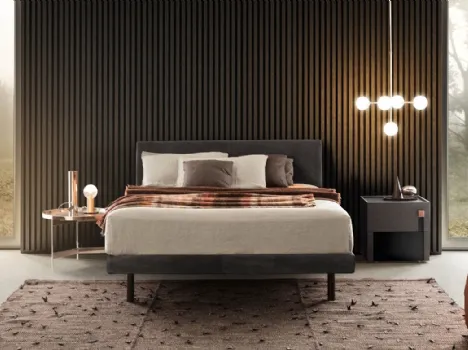 Letto in tessuto con testiera Beta di Pianca