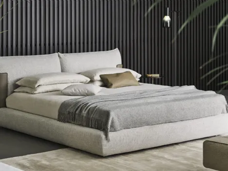 Letto in tessuto imbottito con testiera e box contenitore Blend Bed di Bonaldo