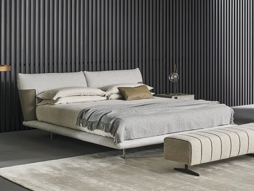 Letto in tessuto imbottito con testiera Blend Bed di Bonaldo