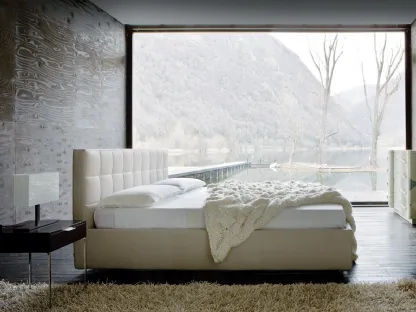 Letto matrimoniale imbottito con testiera Box di Zanotta