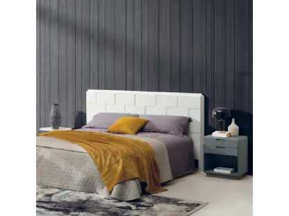 Letto con testiera realizzata in legno massello di Conifera Dama200 di Dialma Brown