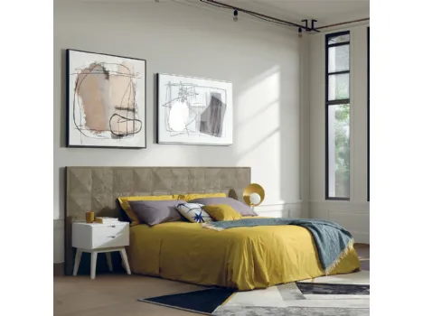 Letto con testiera realizzata in legno massello di Conifera Isabella di Dialma Brown