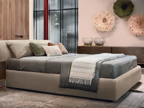 Letto in tessuto imbottito con testiera e box contenitore Warp Bed di Lema