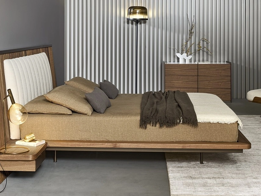 Letto in legno con testiera Nelson di Bonaldo