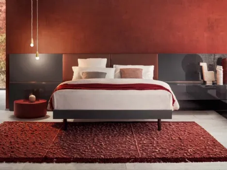 Letto matrimoniale Boiserie Imbottita in ecopelle e laccato opaco di Pianca