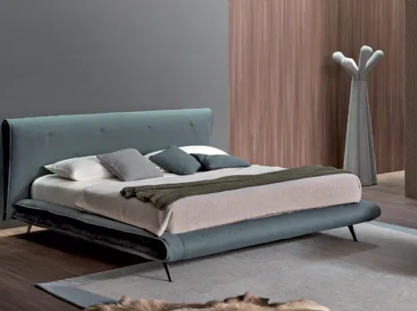 Letto in tessuto imbottito con testiera Saddle Bed di Bonaldo