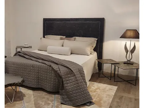 Letto con testiera in tessuto Salus di Dialma Brown