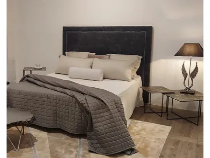 Letto con testiera in tessuto Salus di Dialma Brown