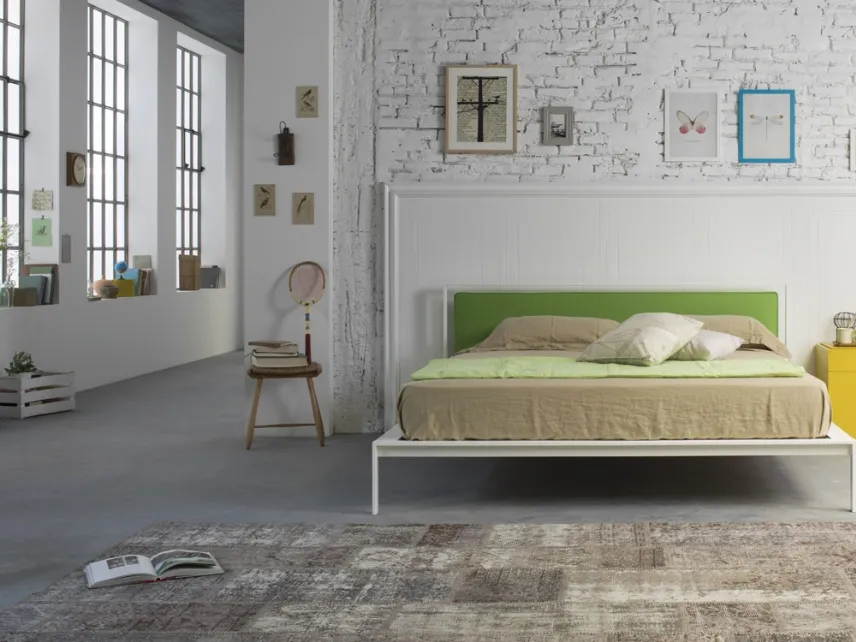 Letto Shine testiera imbottita tessuto Kvadrat Divina di Capo d'Opera