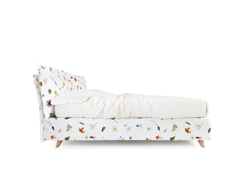Letto in tessuto a fiori con contenitore So Wild di Noctis