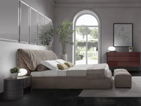 Letto in pelle Nabuk color Seppia imbottito con morbida testiera Soft di Conte