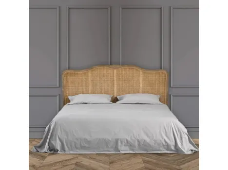 Letto con testiera sagomata in legno massello di Rovere naturale spazzolato con Paglia di Vienna Thesan di Dialma Brown