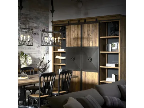 Libreria a muro con due ante scorrevoli Hemingway in legno vecchio naturale e rifiniture in Ferro Brunito di Dialma Brown