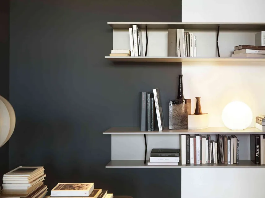 Libreria a muro Mimì in laccato bianco di Lema