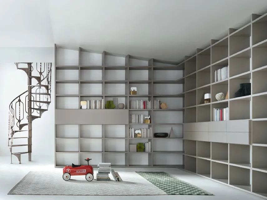 Libreria a muro su misura in laccato opaco Selecta 02 di Lema