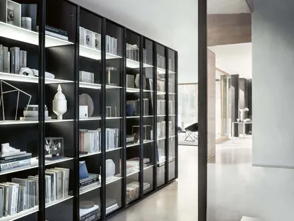 Libreria Selecta Divisoria in legno con ante in vetro di Lema