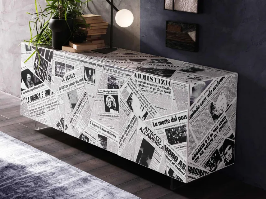 Madia Century in legno con decoro fogli di giornale di Riflessi