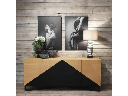 Madia Chama realizzata in agglomerato di legno e stratificato di Rovere naturale laccato color Grafite a poro aperto con base in metallo color Grafite di Dialma Brown