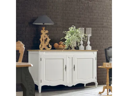 Madia sagomata Corniglia realizzata in legno stratificato e legno massello di Conifera laccato bianco vissuto con Top in legno massello di Rovere naturale di Dialma Brown