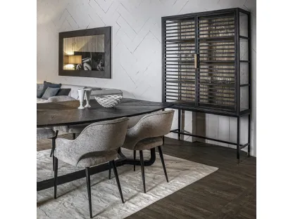 Madia alta Mikonos realizzata in legno stratificato laccato color brunito e legno massello di Rovere con base in metallo color Grafite e piedini in ottone di Dialma Brown