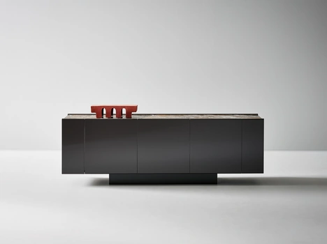 Madia Spy in legno laccato di Bonaldo