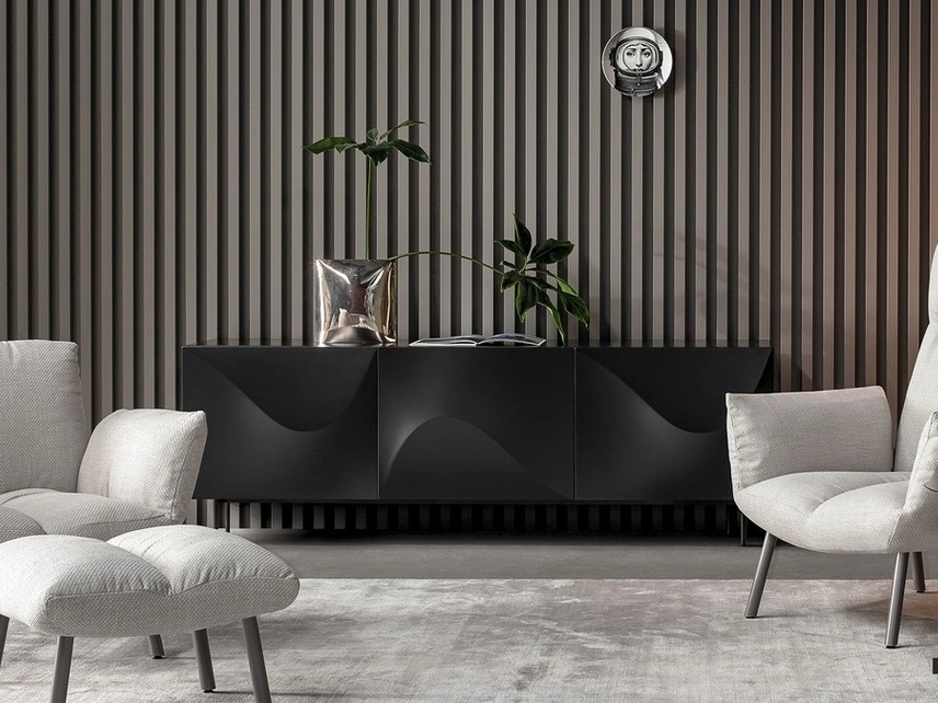 Madia Vertigo in legno laccato piombo opaco e base in metallo di Bonaldo