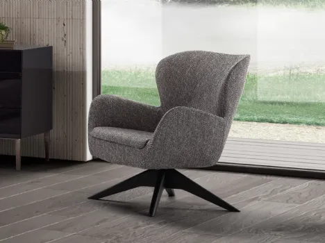 Poltroncina Chelsea in tessuto con base in legno di Conte