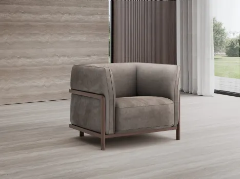 Poltroncina Dominick in pelle con struttura in legno di Conte