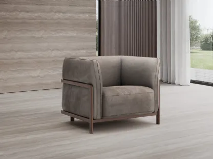 Poltroncina Dominick in pelle con struttura in legno di Conte