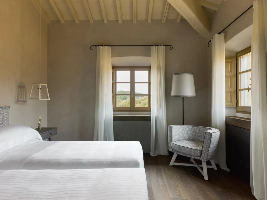 Poltroncina Gray imbottita di Gervasoni